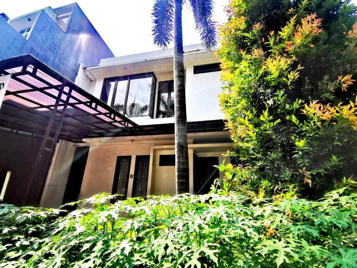 4-Bedroom Home In South Jakarta Nuansa Swadarma Residence By Le Ciel Hospitality Eksteriør billede
