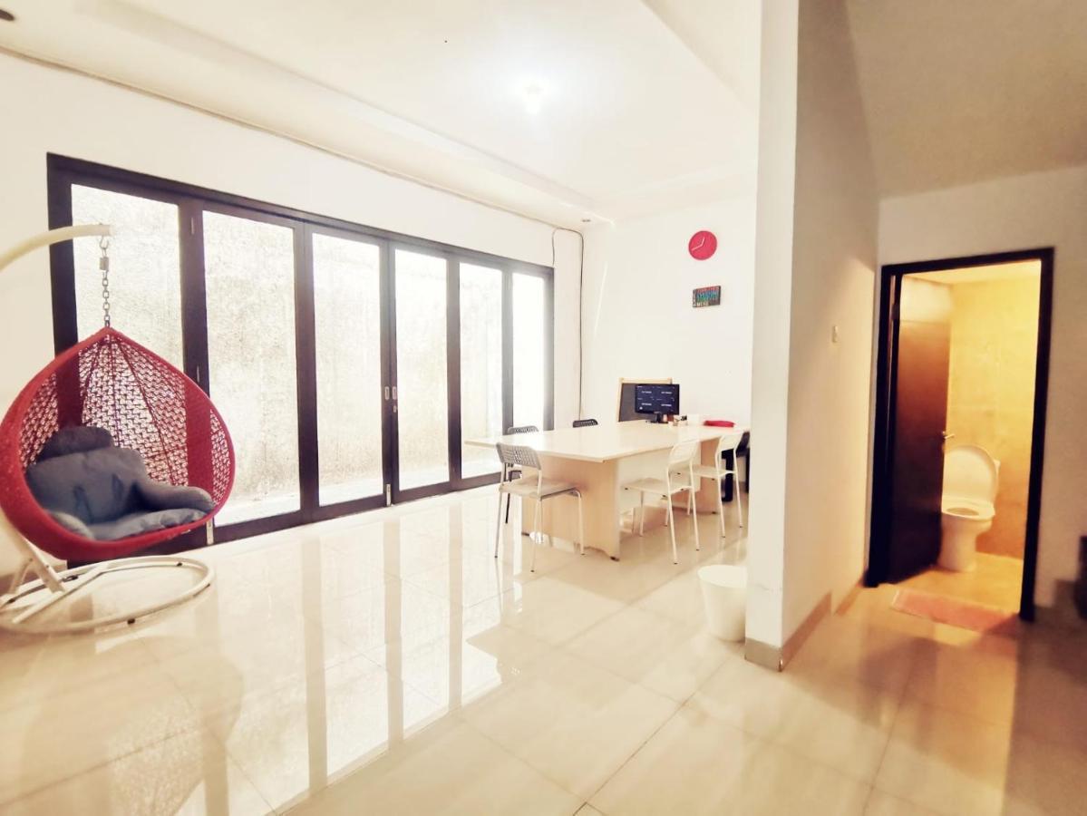 4-Bedroom Home In South Jakarta Nuansa Swadarma Residence By Le Ciel Hospitality Eksteriør billede