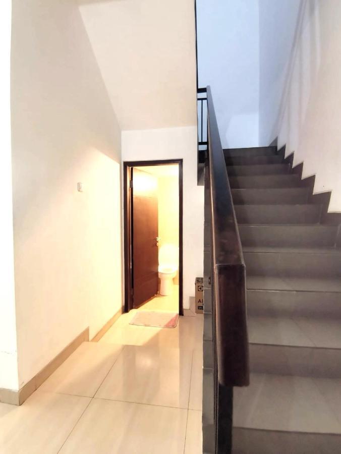 4-Bedroom Home In South Jakarta Nuansa Swadarma Residence By Le Ciel Hospitality Eksteriør billede