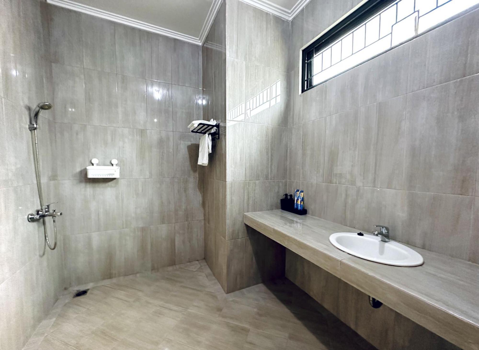 4-Bedroom Home In South Jakarta Nuansa Swadarma Residence By Le Ciel Hospitality Eksteriør billede