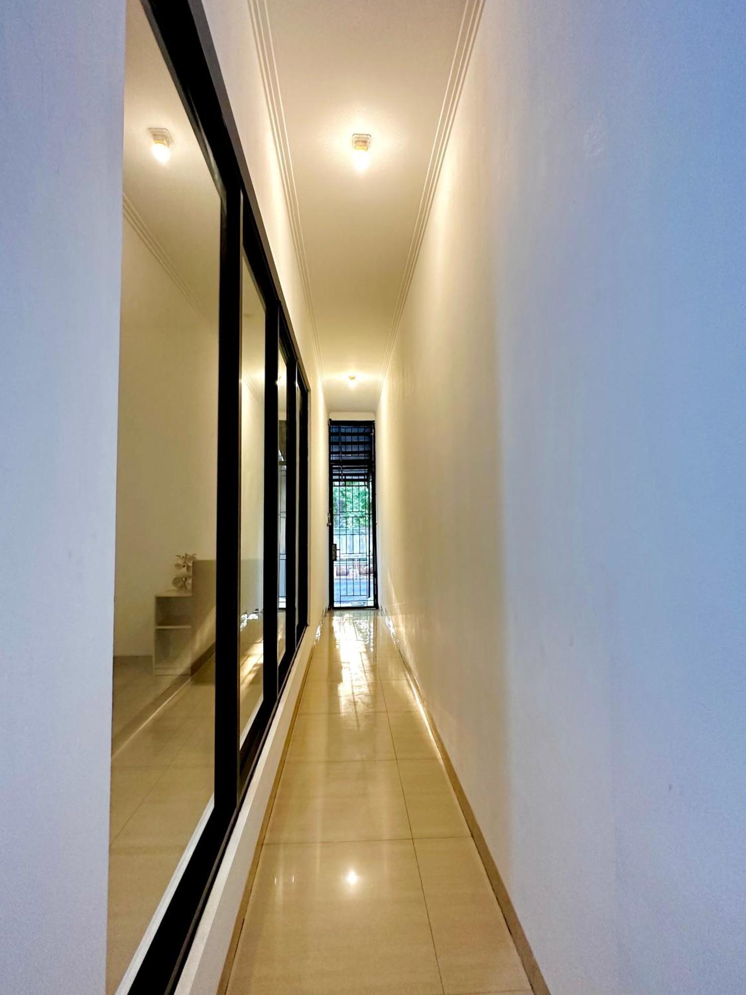 4-Bedroom Home In South Jakarta Nuansa Swadarma Residence By Le Ciel Hospitality Eksteriør billede