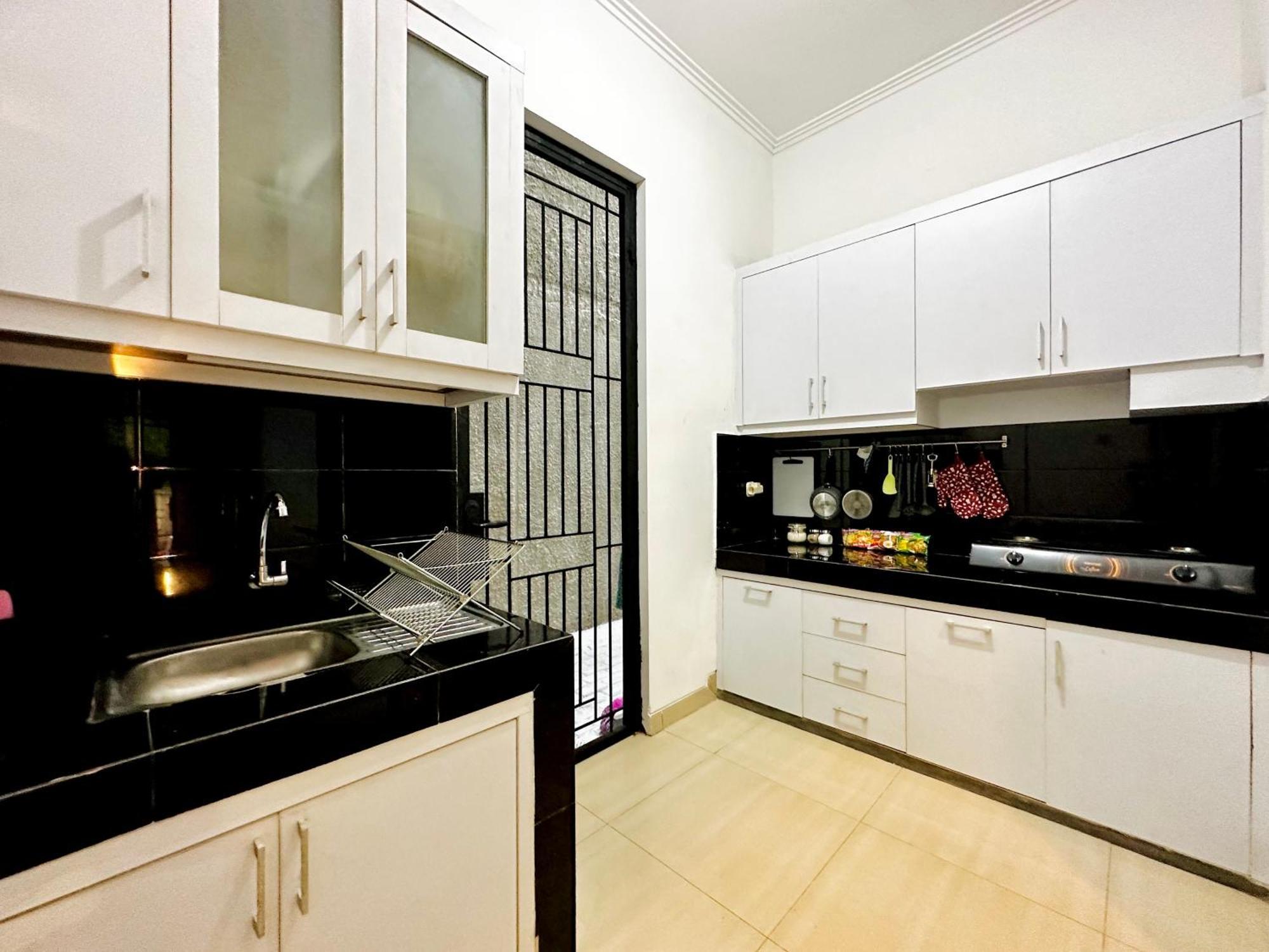 4-Bedroom Home In South Jakarta Nuansa Swadarma Residence By Le Ciel Hospitality Eksteriør billede