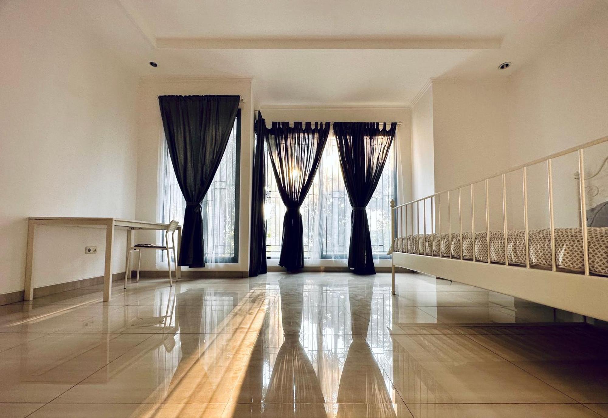4-Bedroom Home In South Jakarta Nuansa Swadarma Residence By Le Ciel Hospitality Eksteriør billede