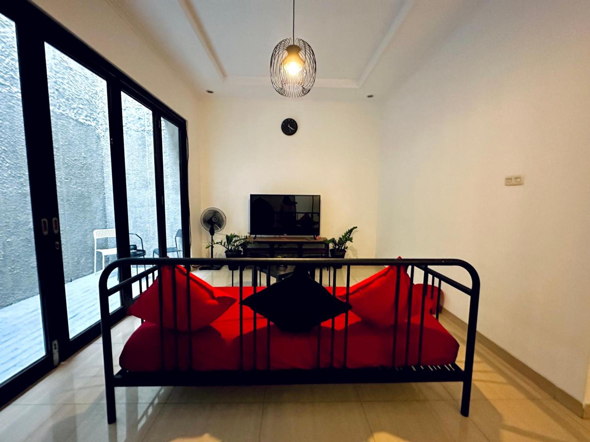 4-Bedroom Home In South Jakarta Nuansa Swadarma Residence By Le Ciel Hospitality Eksteriør billede