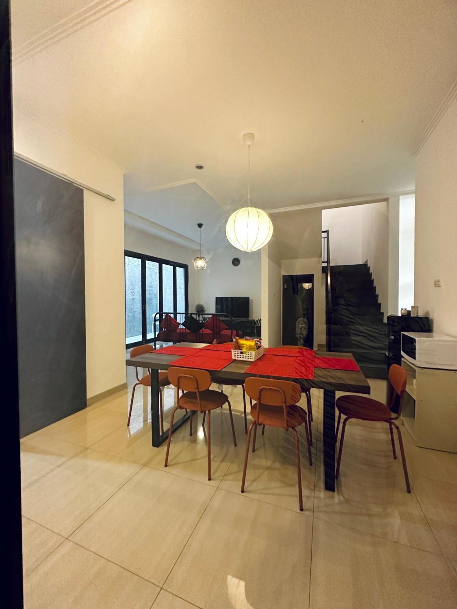 4-Bedroom Home In South Jakarta Nuansa Swadarma Residence By Le Ciel Hospitality Eksteriør billede