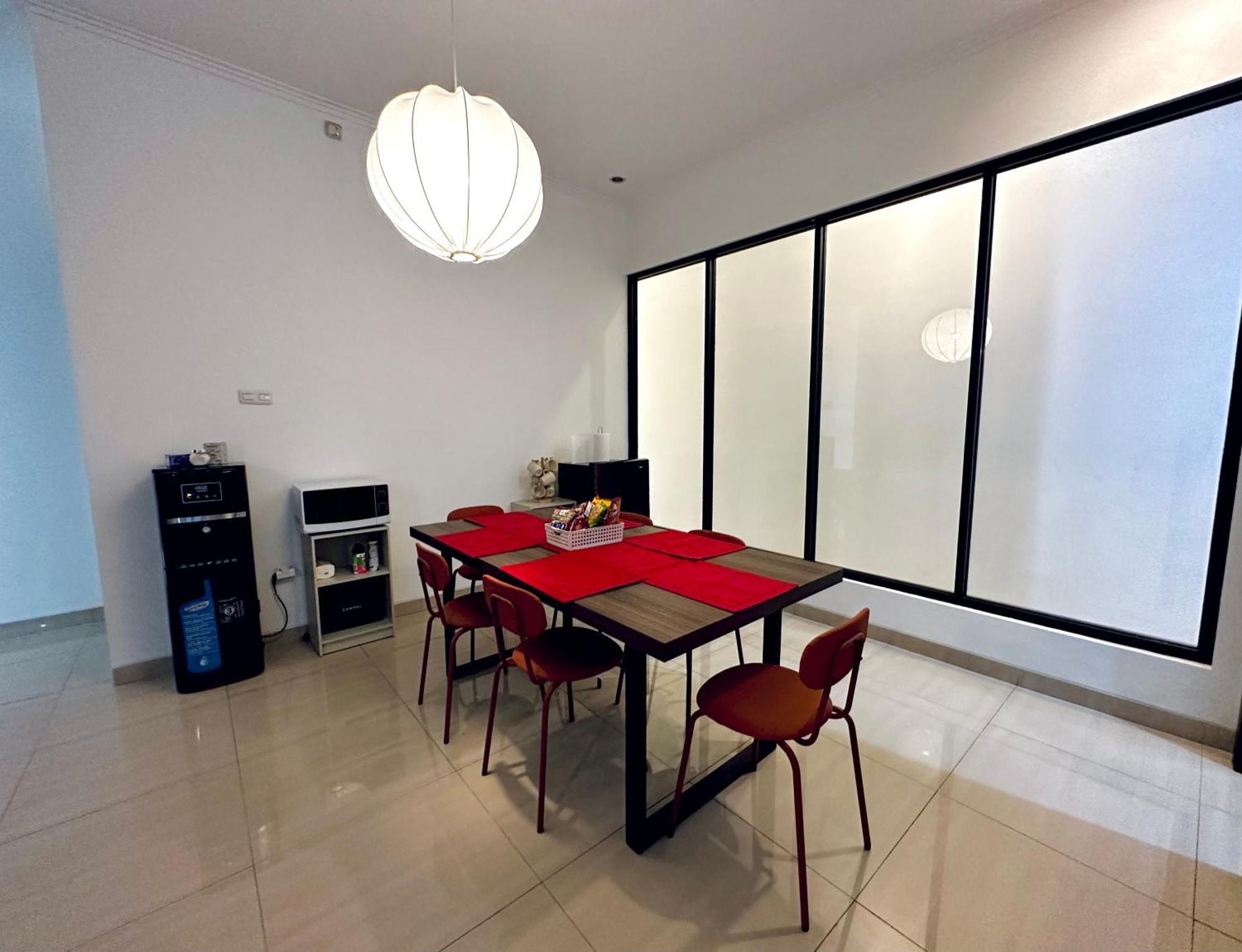 4-Bedroom Home In South Jakarta Nuansa Swadarma Residence By Le Ciel Hospitality Eksteriør billede