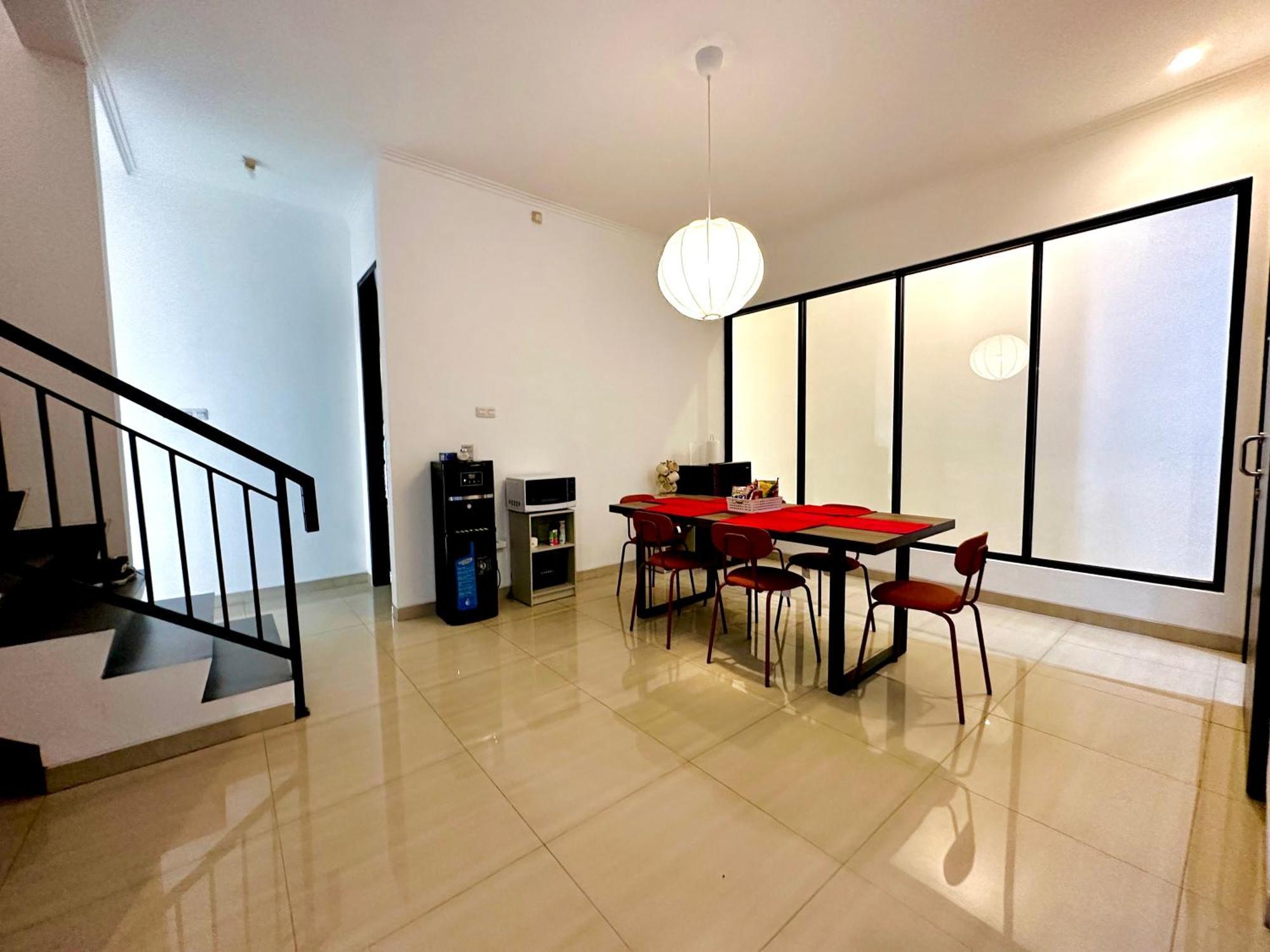 4-Bedroom Home In South Jakarta Nuansa Swadarma Residence By Le Ciel Hospitality Eksteriør billede