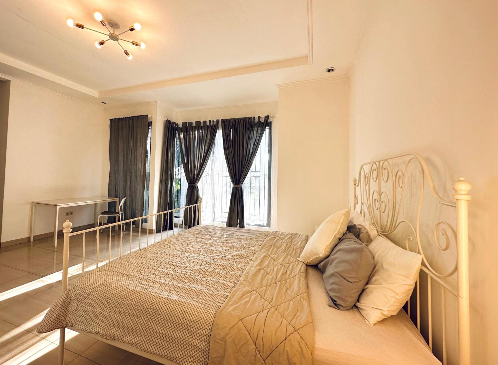 4-Bedroom Home In South Jakarta Nuansa Swadarma Residence By Le Ciel Hospitality Eksteriør billede