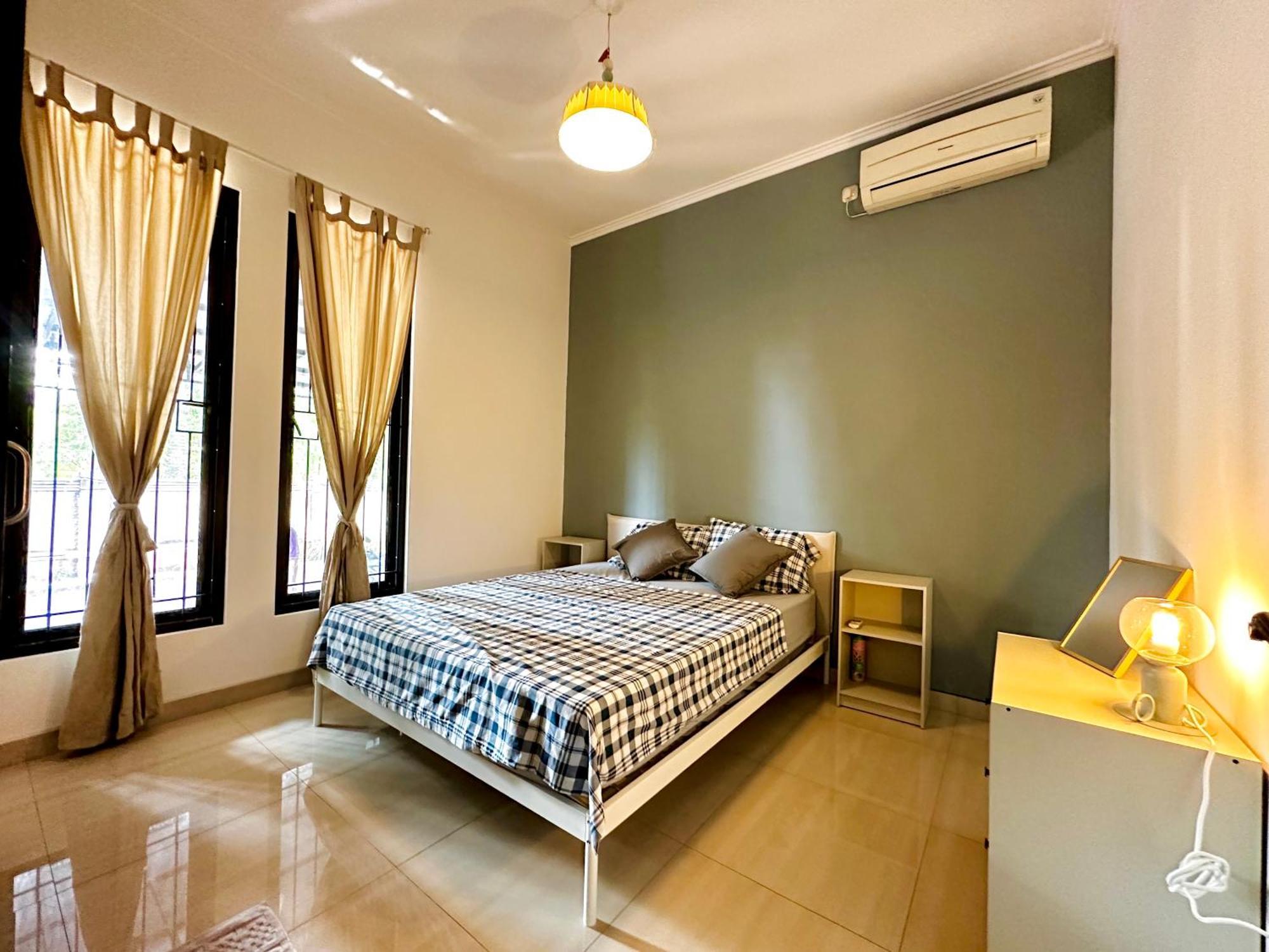 4-Bedroom Home In South Jakarta Nuansa Swadarma Residence By Le Ciel Hospitality Eksteriør billede